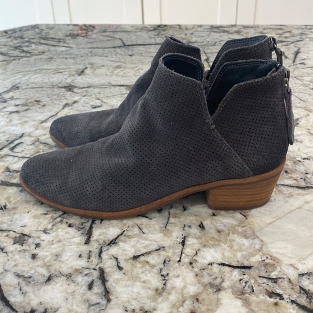 Dolce Vita Grey Booties - women’s size 6.5 - Picture 3 of 8